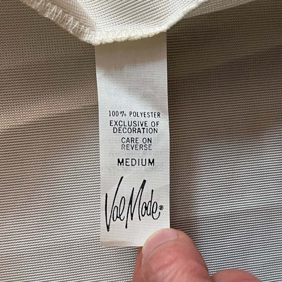 Val.Mode Vantage Lace Trim Embroidery detail ivory Long Robe. Size Medium - Picture 10 of 15